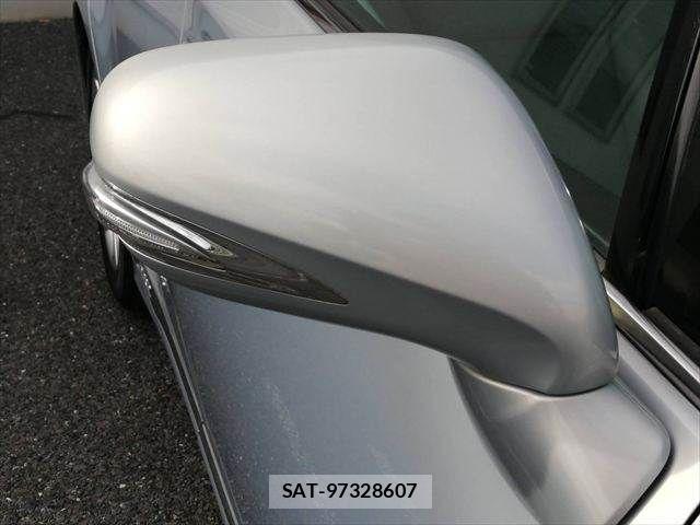 Lexus HS 2009-10 7725033-28
