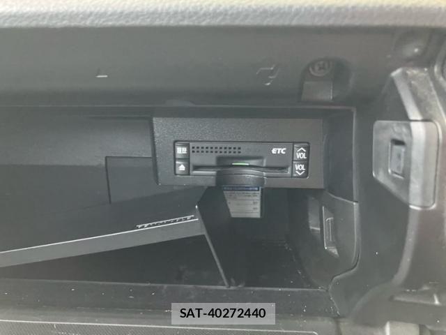 Lexus HS 2010-03 7725034-25