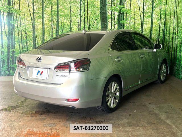 Lexus HS 2015-08 7786457-17