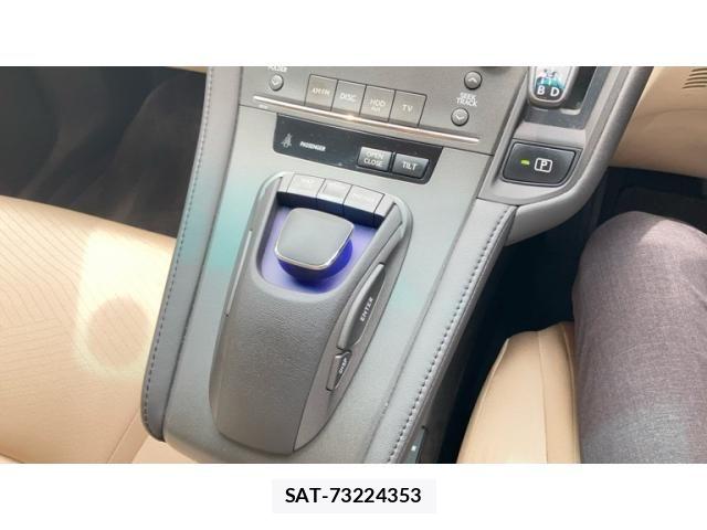 Lexus HS 2010-01 7877330-14