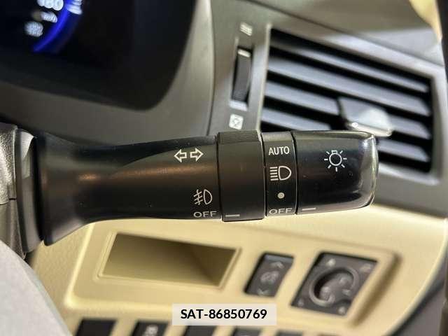 Lexus HS 2010-03 7979753-11