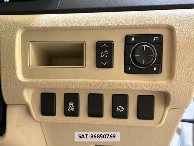 Lexus HS 2010-03 7979753-13