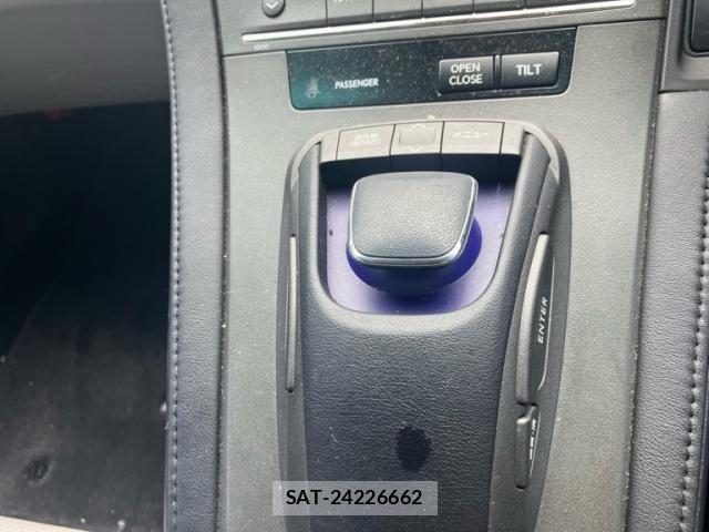 Lexus HS 2010-04 7979754-15