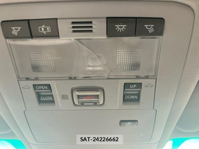 Lexus HS 2010-04 7979754-17