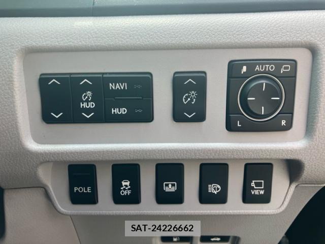 Lexus HS 2010-04 7979754-20