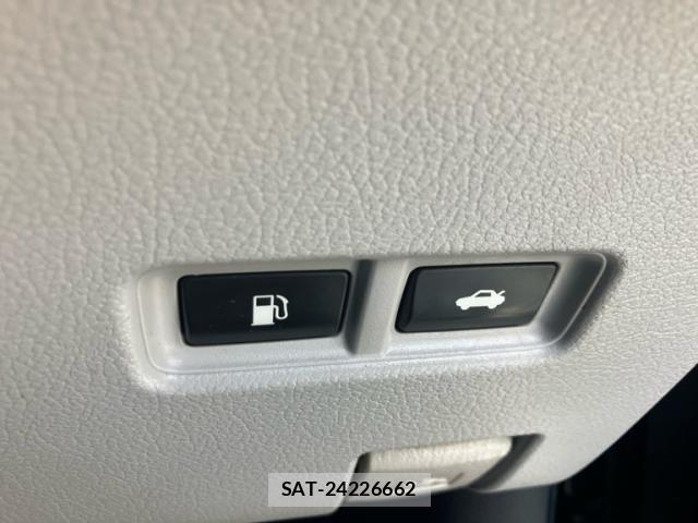 Lexus HS 2010-04 7979754-21