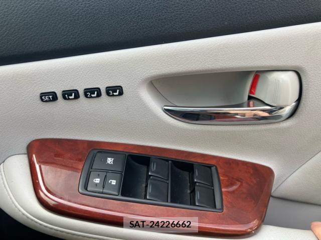 Lexus HS 2010-04 7979754-22