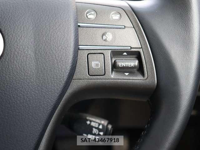 Lexus HS 2013-01 8036396-13