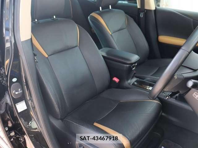 Lexus HS 2013-01 8036396-16