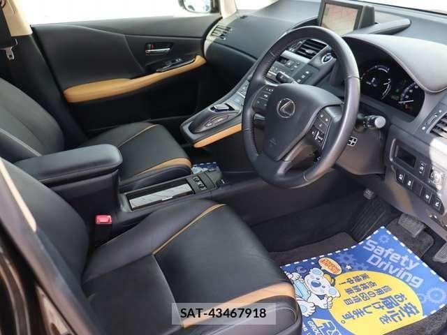 Lexus HS 2013-01 8036396-17