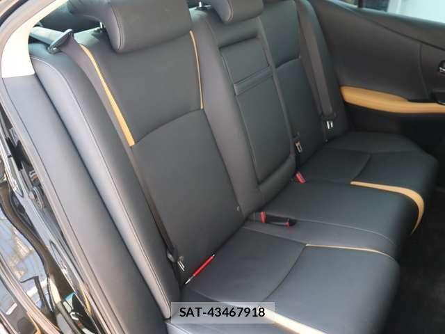 Lexus HS 2013-01 8036396-23