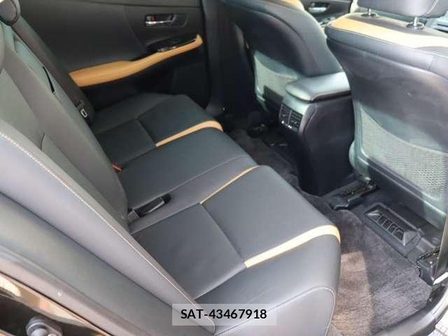 Lexus HS 2013-01 8036396-24