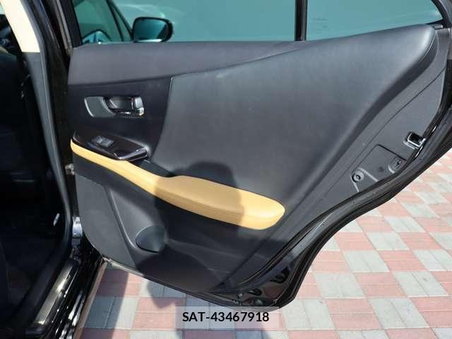 Lexus HS 2013-01 8036396-25