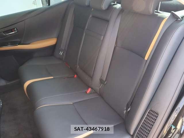 Lexus HS 2013-01 8036396-26