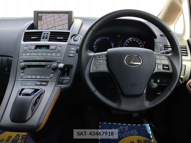 Lexus HS 2013-01 8036396-4