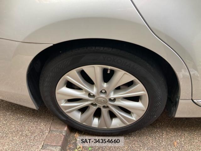 Lexus HS 2013-10 8036397-5