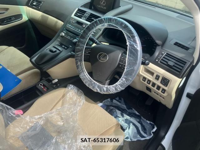 Lexus HS 2013-07 8036398-9