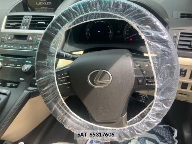 Lexus HS 2013-07 8036398-10