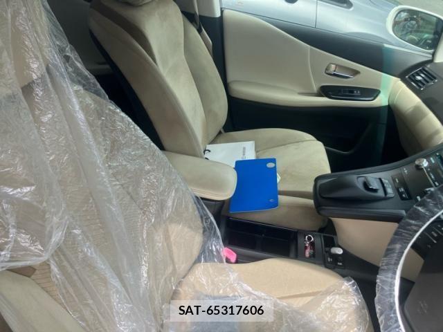 Lexus HS 2013-07 8036398-12