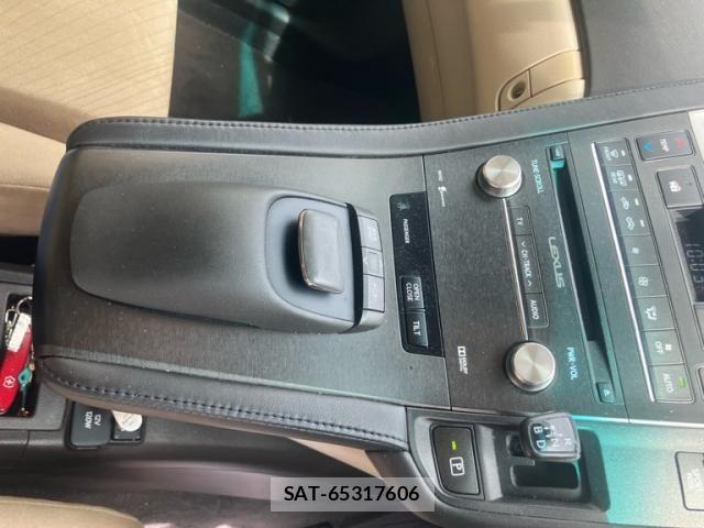 Lexus HS 2013-07 8036398-16