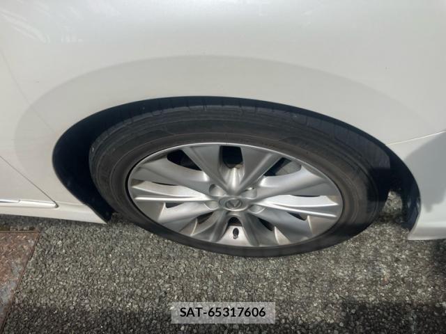 Lexus HS 2013-07 8036398-1