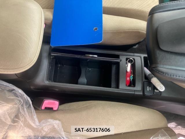 Lexus HS 2013-07 8036398-19
