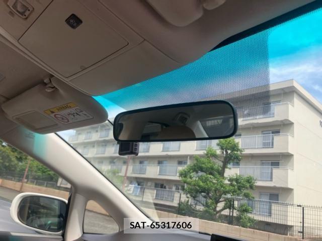 Lexus HS 2013-07 8036398-20