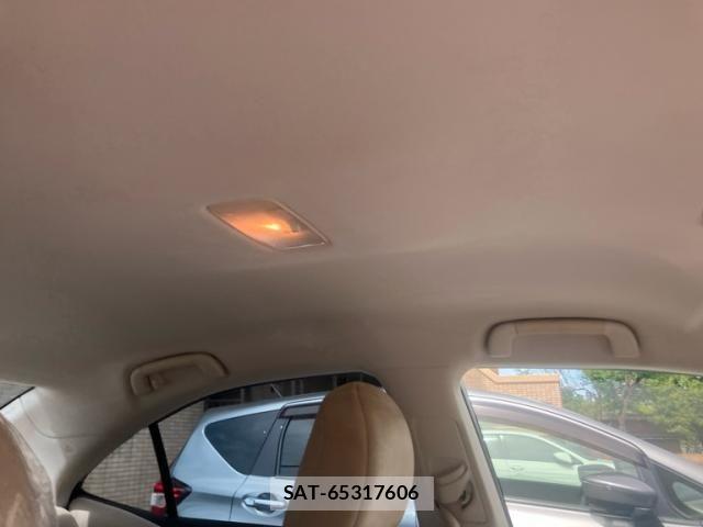 Lexus HS 2013-07 8036398-21