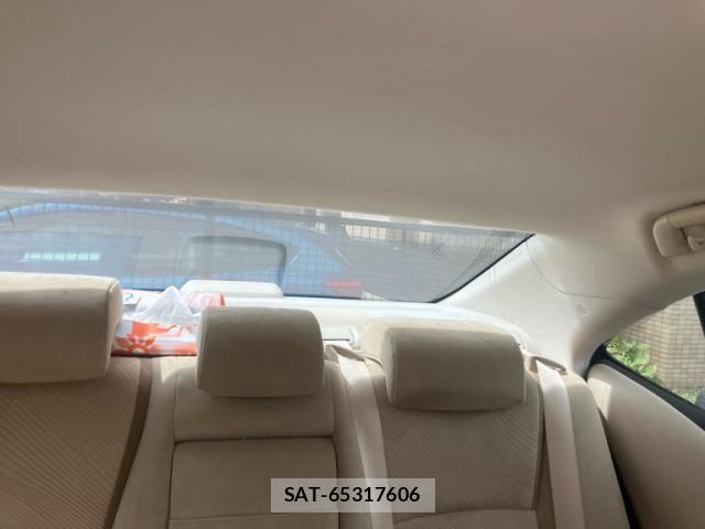 Lexus HS 2013-07 8036398-22