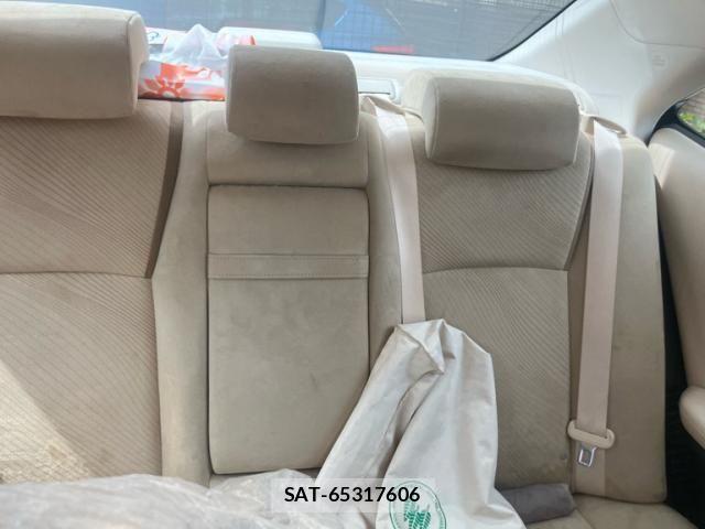 Lexus HS 2013-07 8036398-23