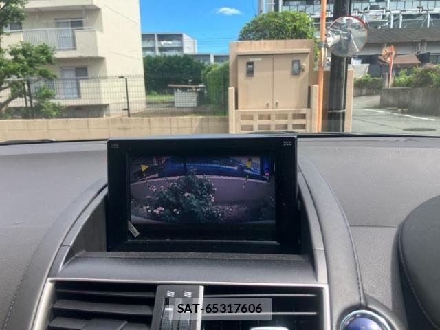 Lexus HS 2013-07 8036398-24