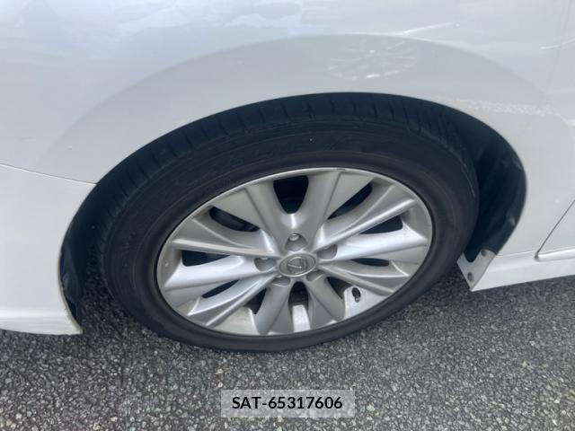 Lexus HS 2013-07 8036398-5