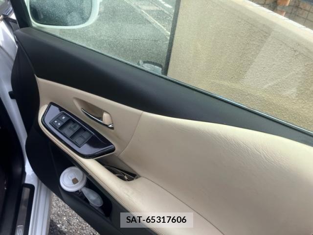 Lexus HS 2013-07 8036398-8