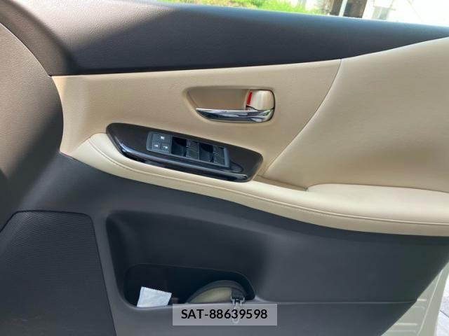 Lexus HS 2010-01 8074329-11