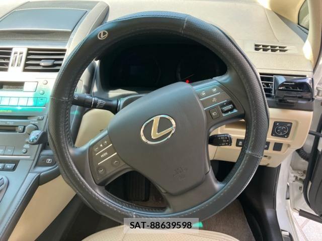 Lexus HS 2010-01 8074329-12