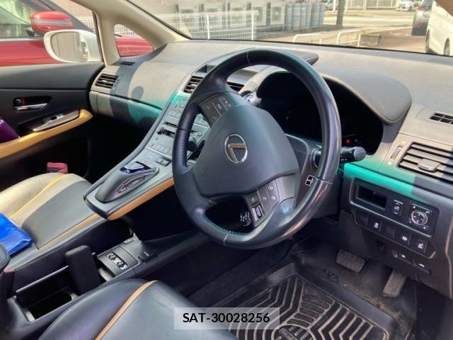 Lexus HS 2012-02 8100115-13