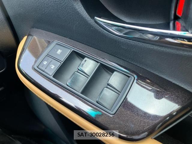 Lexus HS 2012-02 8100115-16