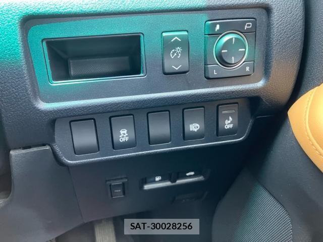 Lexus HS 2012-02 8100115-17
