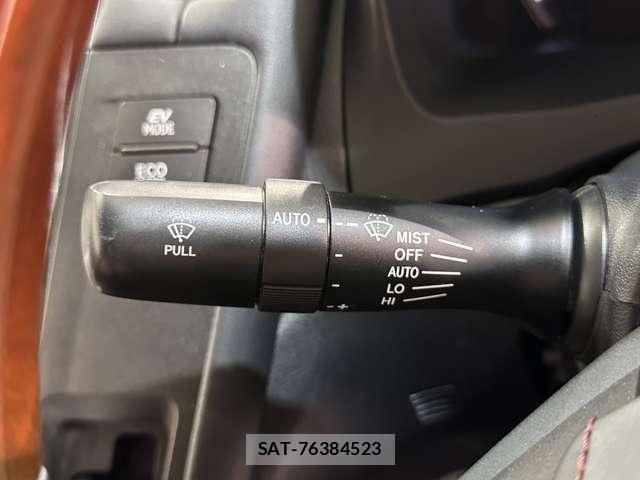 Lexus HS 2013-12 8130995-12