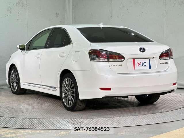 Lexus HS 2013-12 8130995-6
