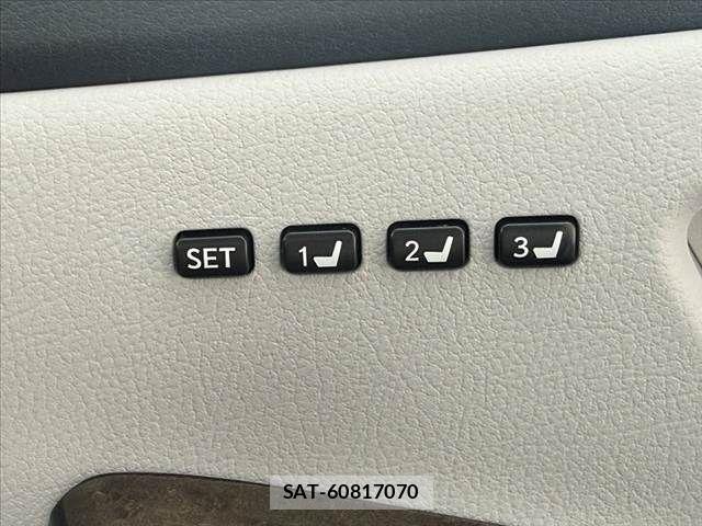 Lexus HS 2010-09 8208353-28