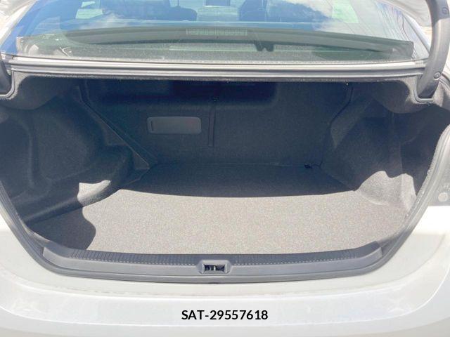 Lexus HS 2014-07 8315169-10