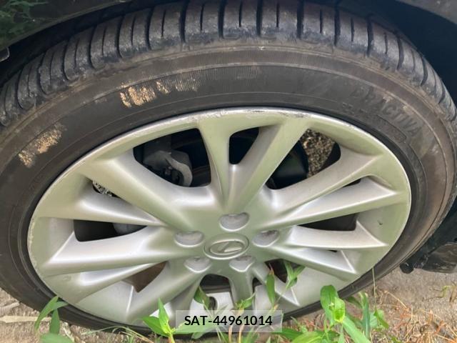 Lexus HS 2010-04 8354838-10