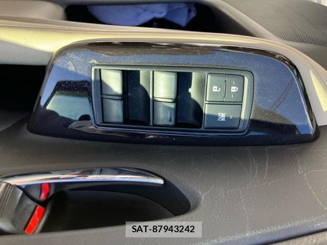 Lexus HS 2011-11 8354839-12