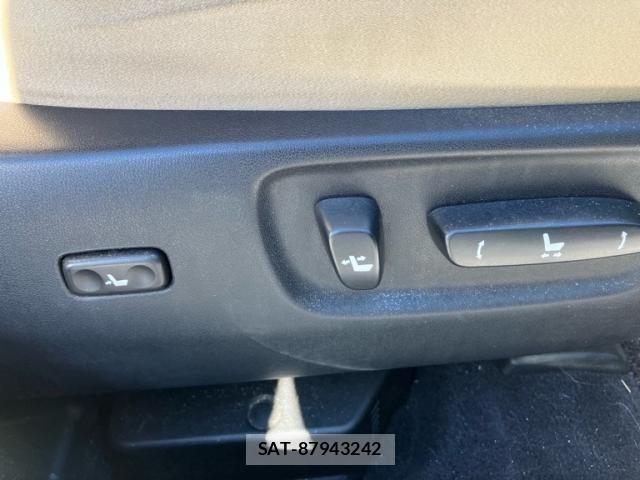 Lexus HS 2011-11 8354839-15