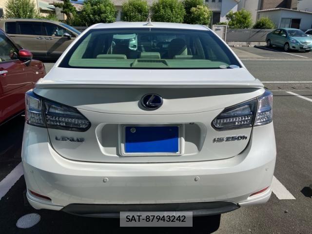 Lexus HS 2011-11 8354839-1