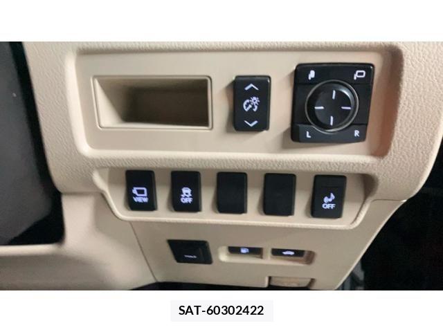 Lexus HS 2013-02 8371799-13