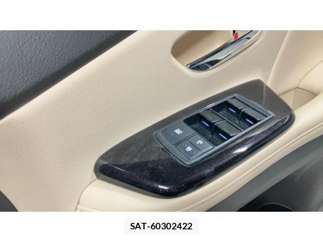 Lexus HS 2013-02 8371799-14