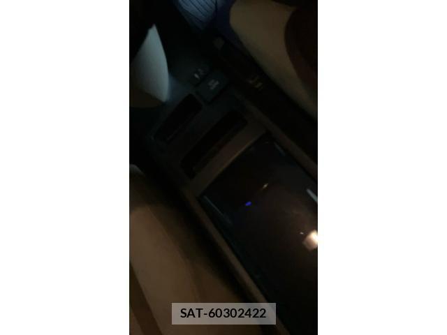 Lexus HS 2013-02 8371799-17
