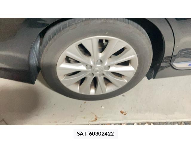 Lexus HS 2013-02 8371799-5